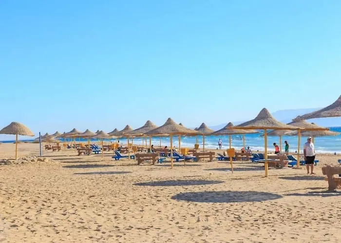 شاليهات قرية بلو لاجون السياحية للعائلات