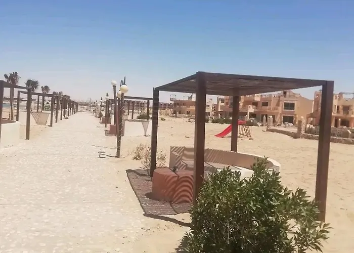 شاليهات قرية بلو لاجون السياحية للعائلات * Rasz Szedr